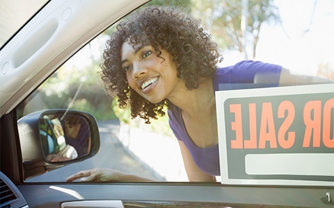 10 Tips on How to Sell Your Car Privately, woman looking through car window